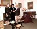 مع عائلة J.Phimister  في لندن حيث أقام معهم طوال عام 1978 السيد جون فنان تشكيلي والسيدة شيرلي عازفة بيانو